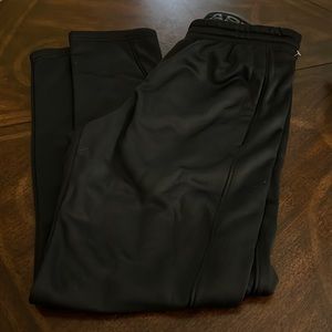 Black UA loose coldgear